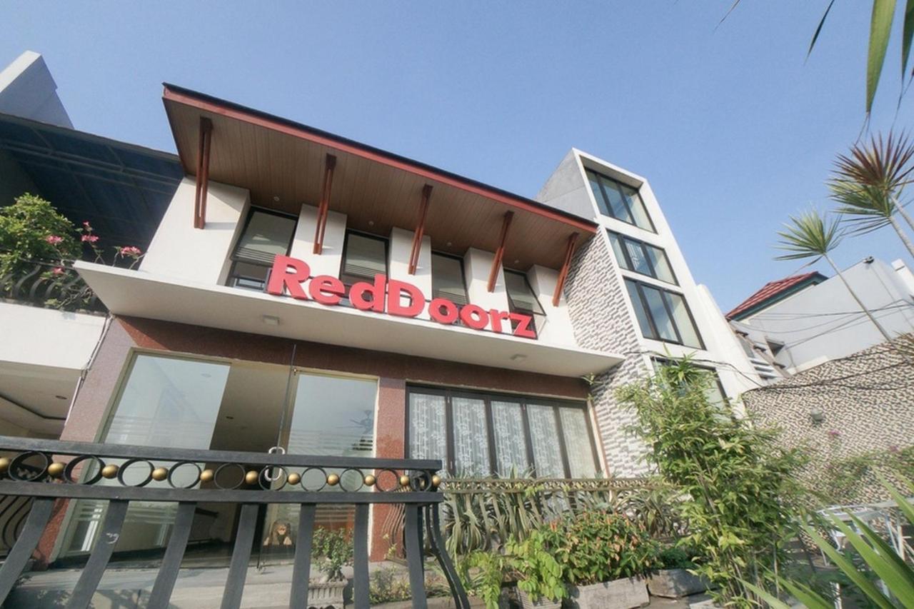 Reddoorz Plus Near Green Pramuka Square Mall Jakarta Exterior photo
