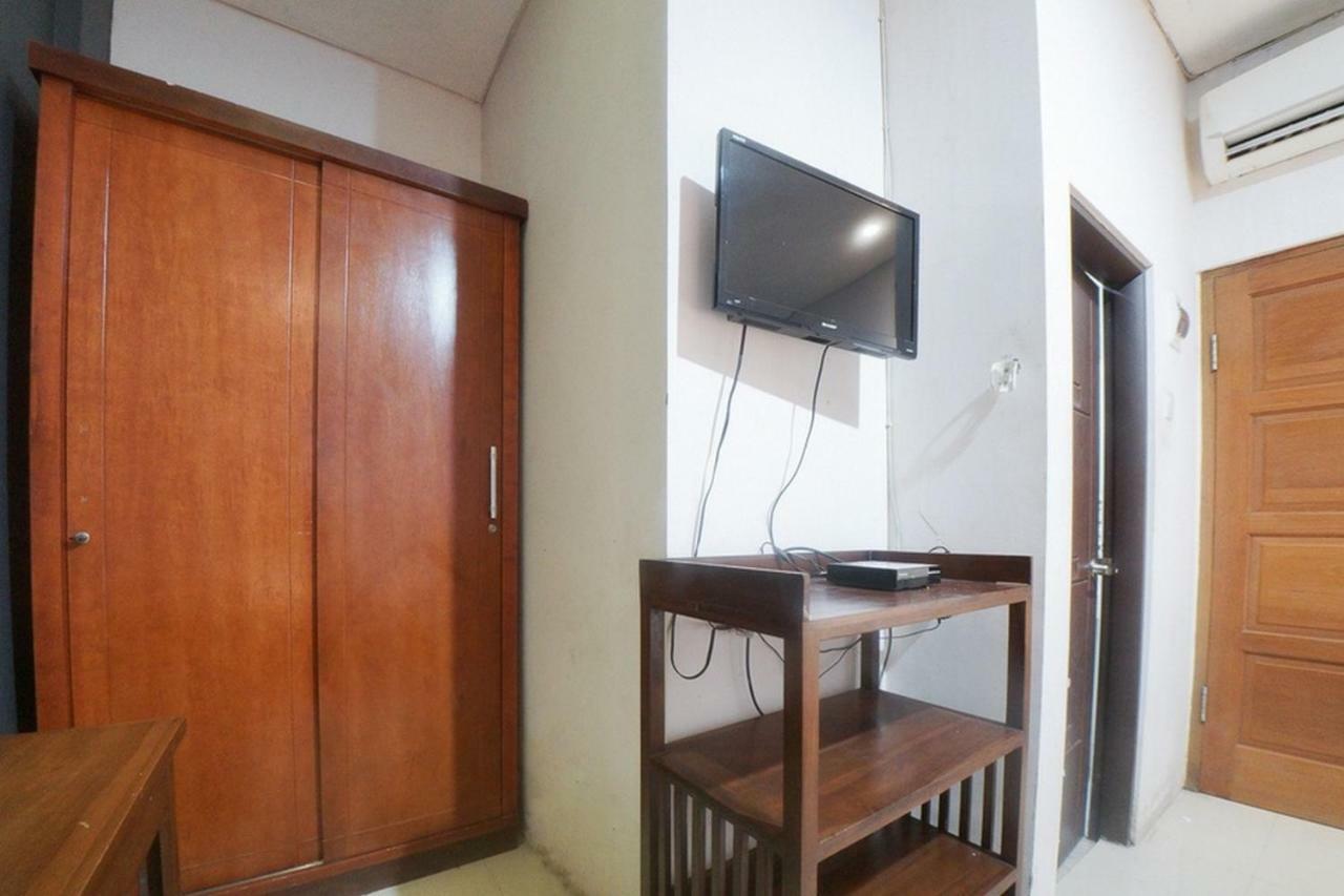 Reddoorz Plus Near Green Pramuka Square Mall Jakarta Exterior photo