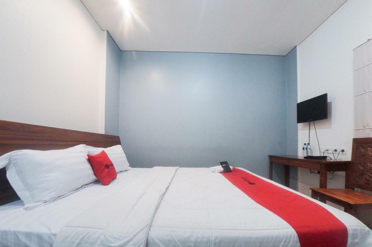 Reddoorz Plus Near Green Pramuka Square Mall Jakarta Exterior photo