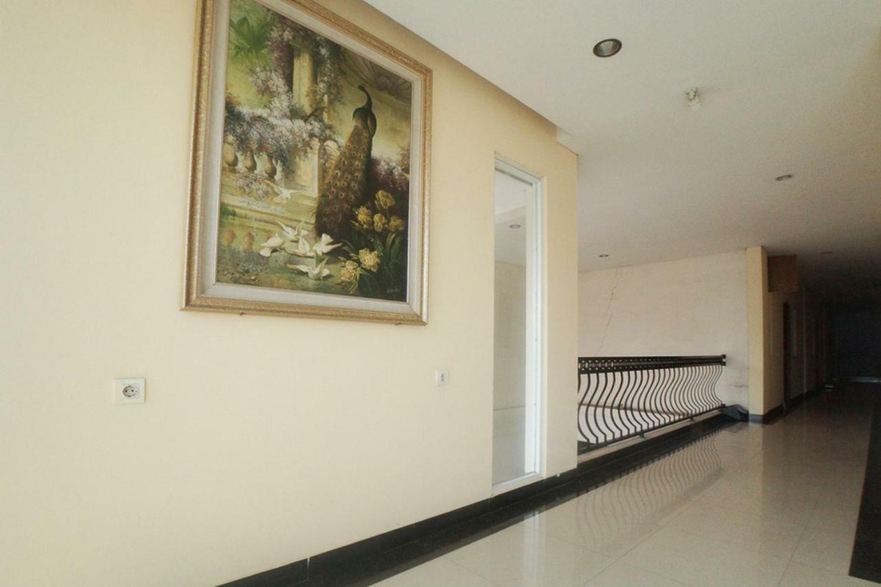 Reddoorz Plus Near Green Pramuka Square Mall Jakarta Exterior photo