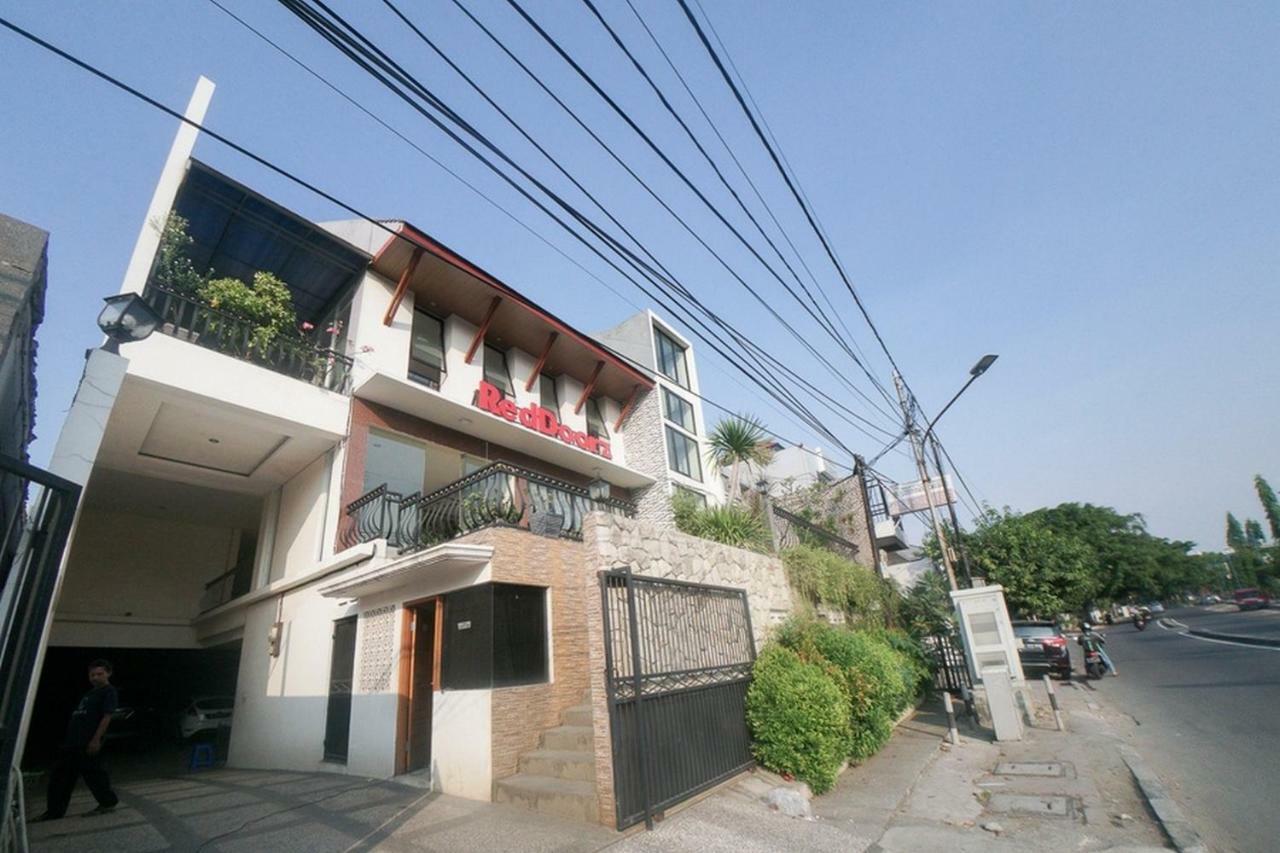 Reddoorz Plus Near Green Pramuka Square Mall Jakarta Exterior photo