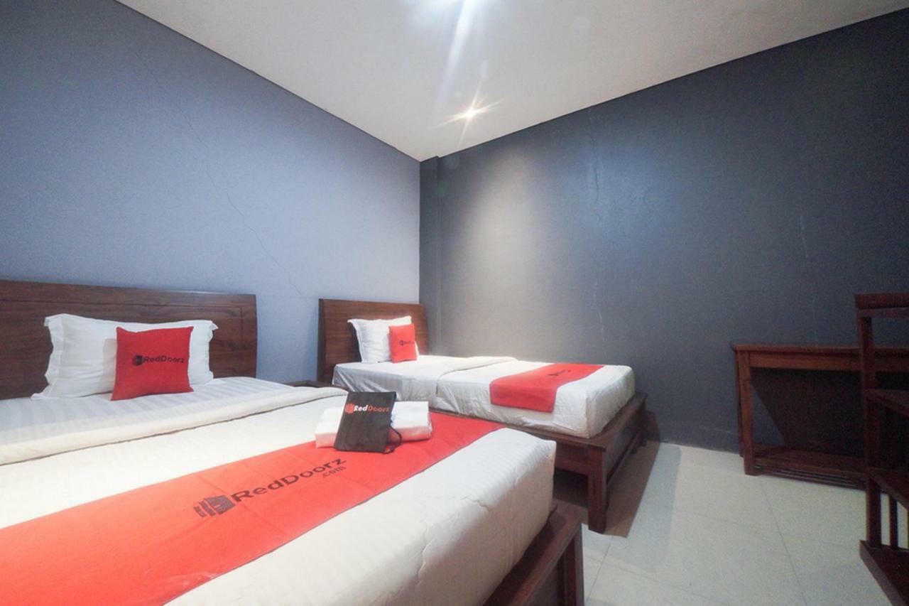 Reddoorz Plus Near Green Pramuka Square Mall Jakarta Exterior photo