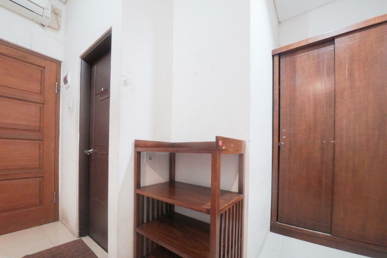 Reddoorz Plus Near Green Pramuka Square Mall Jakarta Exterior photo
